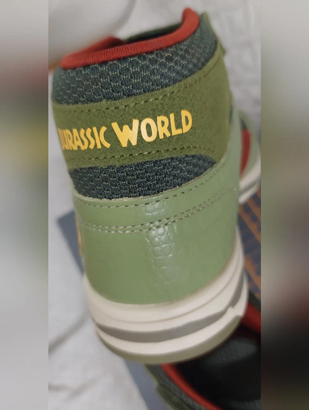 PUMA Kids Green and Red Low-Top Sneakers. Jurassic World. - Picture 5 of 11